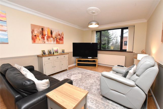31, Hollyshaw Lane, West Yorkshire photo 4