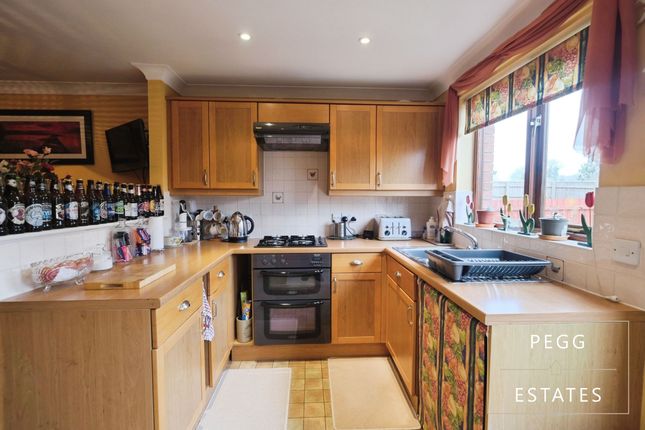 42 Honeysuckle Close, Paignton photo 2