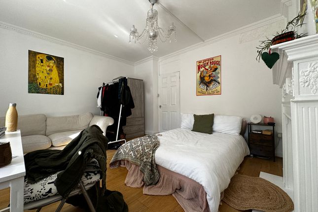 13, Gladwin House, Camden photo 3