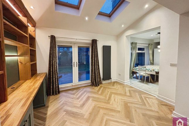 Room 4, 19, Ruabon Road, Greater Manchester photo 3