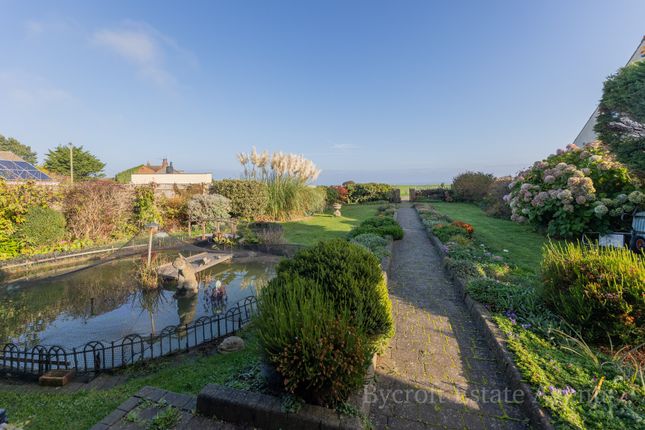 Sweeping Willows, The Esplanade, Great Yarmouth photo 2