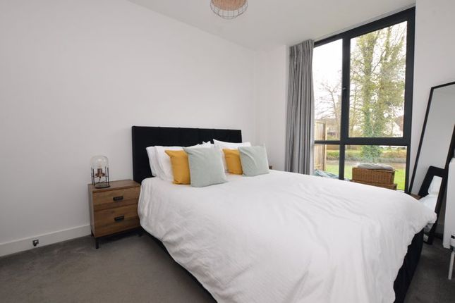 Flat for sale in Catteshall Lane, Godalming