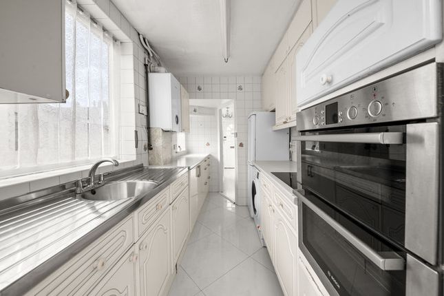 314 Carr Road, Northolt photo 2