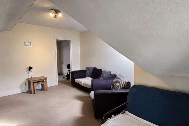 124E, Reading Road South, Fleet photo 3