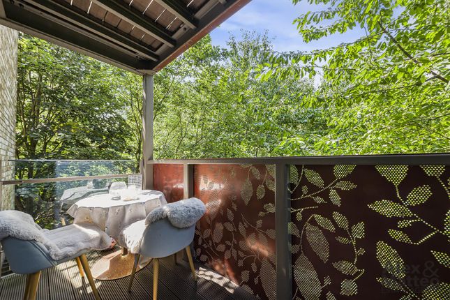 4 Campion House, Blondin Way, London photo 3