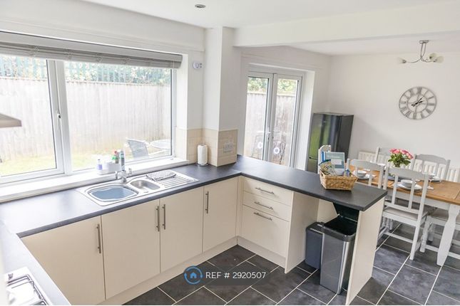 Large House Fully Furnished Bills Included, Nhs Bills Included  Contractors, Grimsby photo 3