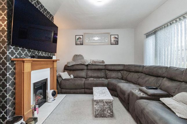 28, Furness Avenue, Ashton-under-Lyne photo 2