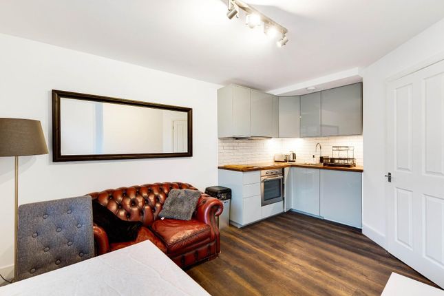 Thumbnail Flat for sale in Stanway Court, Shoreditch