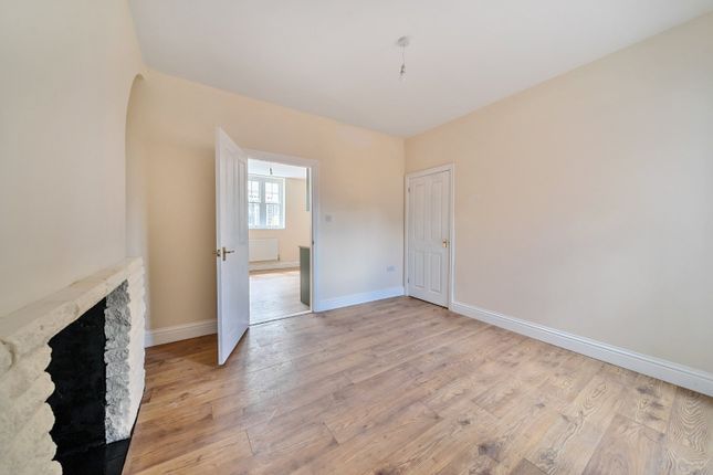 Flat 2, Kingshead,, Market Street, Hampshire photo 2
