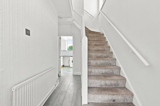 173 Heathview Road, Grays photo 5