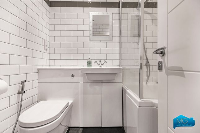 5, Parklands,, Swan Lane, London photo 4