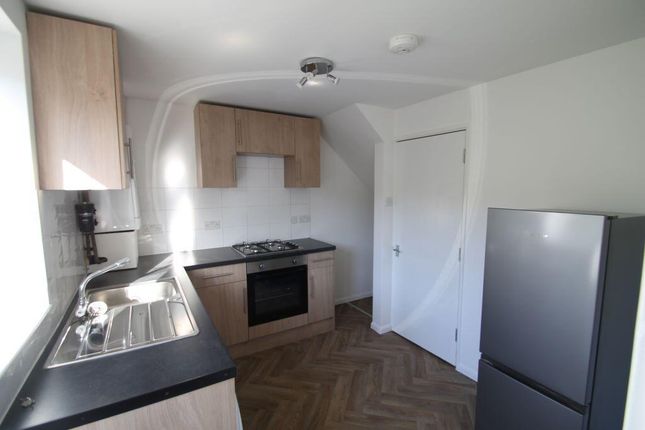 119, Rowdowns Road, Dagenham photo 3