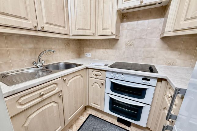 25 Homecedars House, Elstree Road, Bushey Heath photo 4