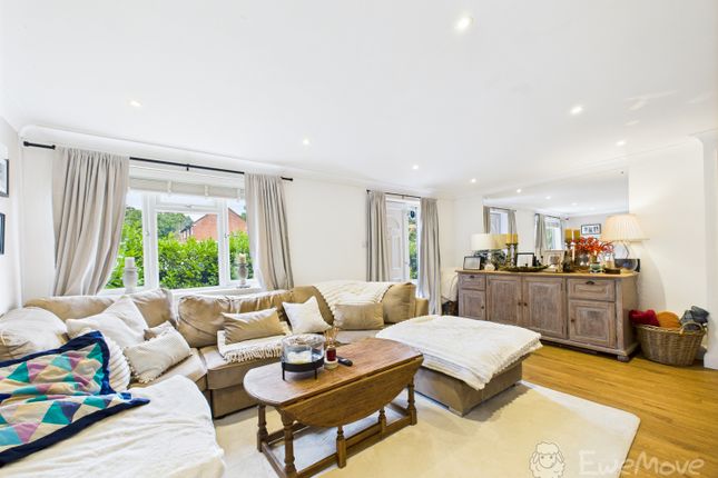 17, SUTTON FIELD, BORDON photo 2