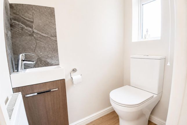 13, Upton Drive, Nuneaton photo 2
