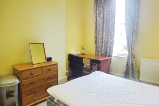 Flat 2, 12 Powderham Crescent, EXETER photo 3
