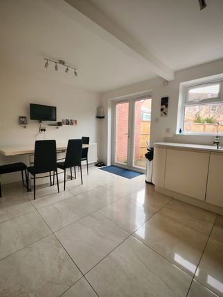 1, Tristram Close, Eastleigh photo 3