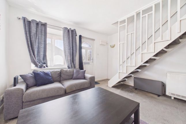 25, Verey Close, Reading photo 3