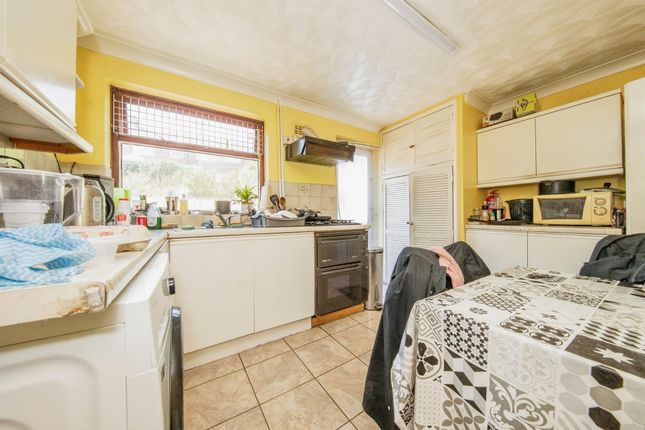 17, Speedwell Road, Ipswich photo 3