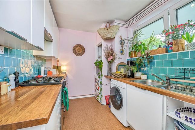 Flat 9, Ernest Simmonds House, Dennett's Road, London photo 4