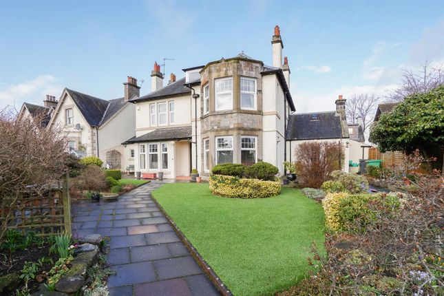 4 Front Garden.Jpg