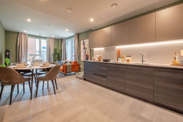 108 Rhodes East, Quarry Hill, Leeds photo 2