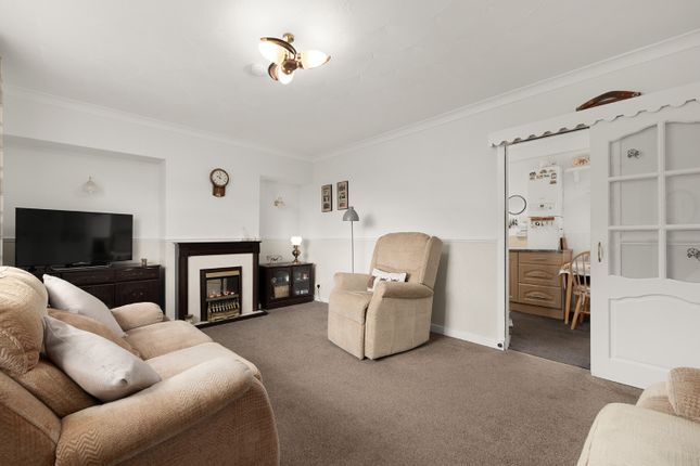 23 Dyke Road, Harthill, West Lothian photo 4