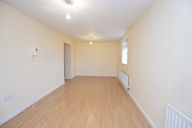 Flat to rent in Parklands Manor, Wakefield