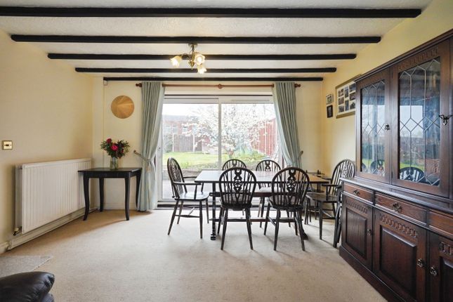 88, Fabis Close, Swadlincote photo 3