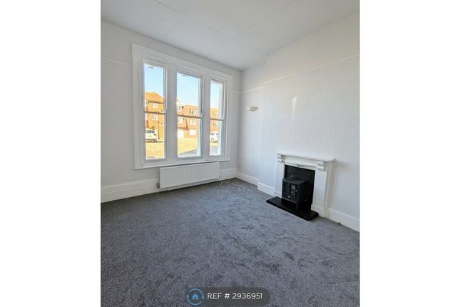 Flat A, Aquitaine House Grand Parade, Portsmouth photo 3