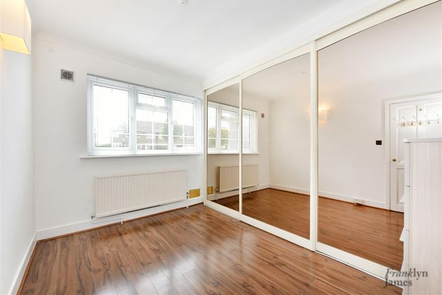 Flat to rent in Tunnel Avenue, London