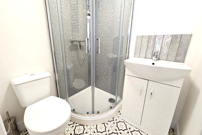 44, Maidstone photo 2