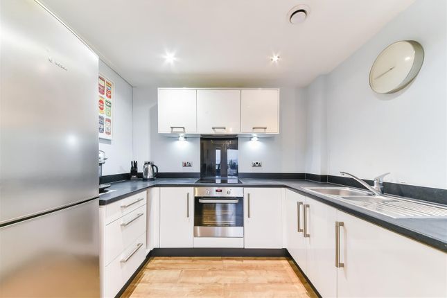 68 Fairthorn Road, London photo 2