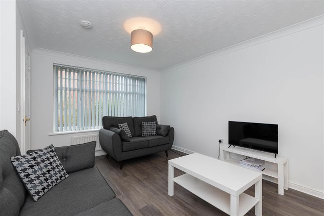24, Watermeadow Grove, Stoke-On-Trent photo 2