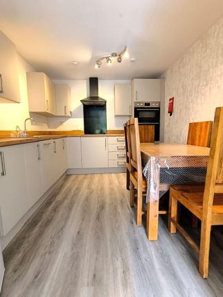 4 Delapre Court, Northampton photo 4