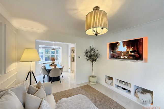 38, Sovereign Way, Kingswood photo 4