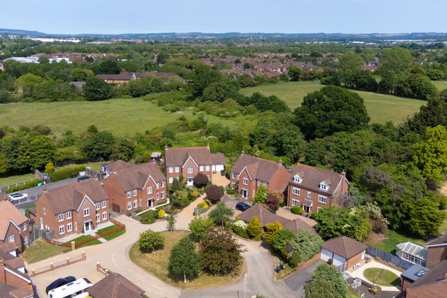 8, Tudor Farm Close, Ashford photo 2