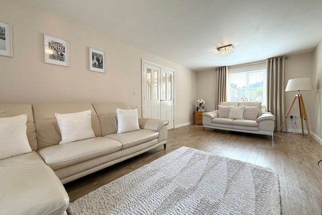 19 Coed Duffryn, Aberdare photo 5