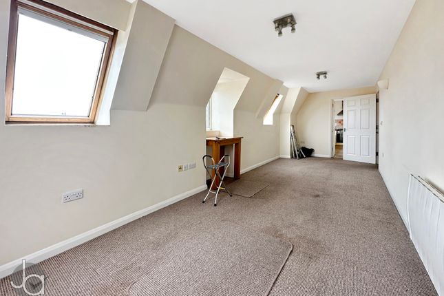 34, Hardie's Point, Colchester photo 3