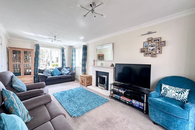 1 Coopers Drive, Billericay photo 4