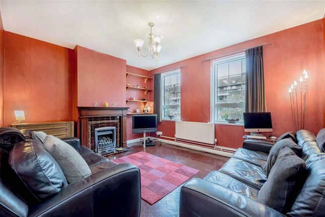 Flat for sale in Black Prince Road, London
