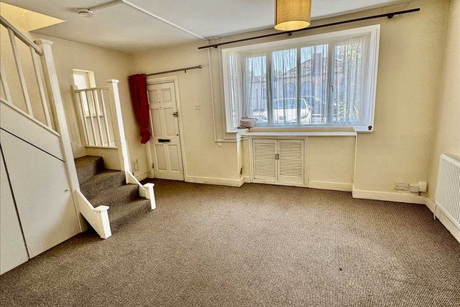 19, Thorneycroft Lane, Wolverhampton photo 3