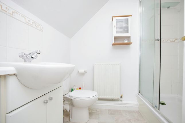 End terrace house for sale in Chaytor Drive, Nuneaton