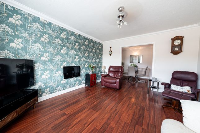 15 Meadow Way, Leicester photo 2