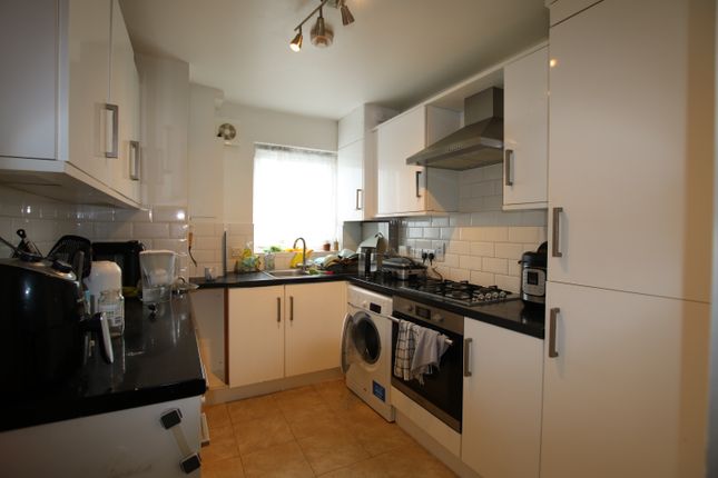 Thumbnail Flat to rent in Fleetwood Road, London