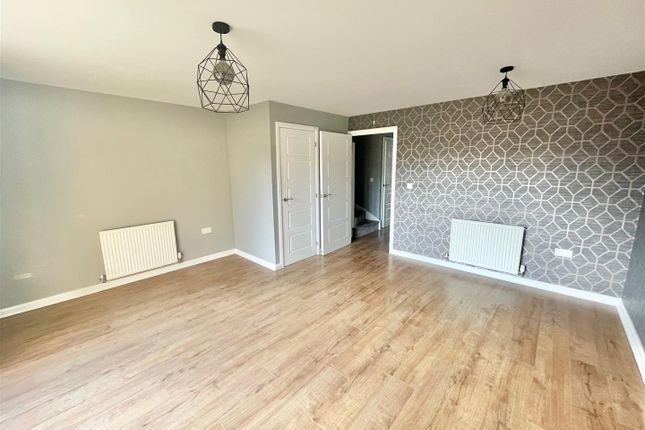 18, Spindle Crescent, Plymouth photo 4
