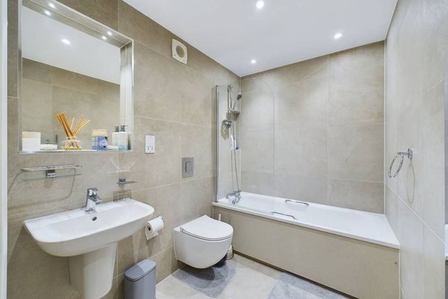 Flat for sale in Buckingham Parade, The Broadway, Stanmore