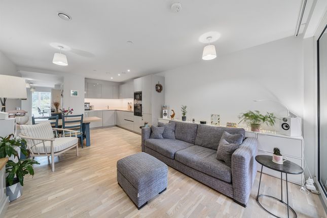 Thumbnail Flat for sale in Heygate Street, London