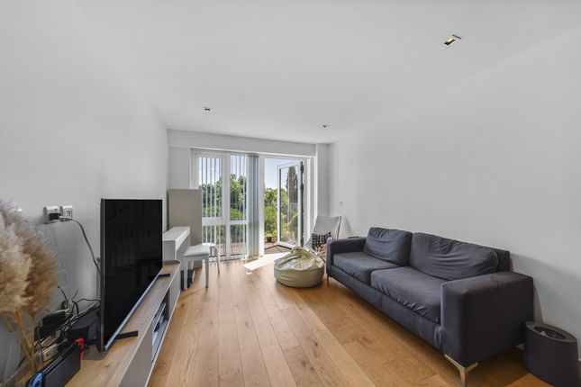 Flat 13 Quayside House, 8, Kew Bridge Road, Brentford photo 2