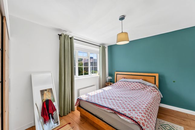 7, Langdon Road, Morden photo 2